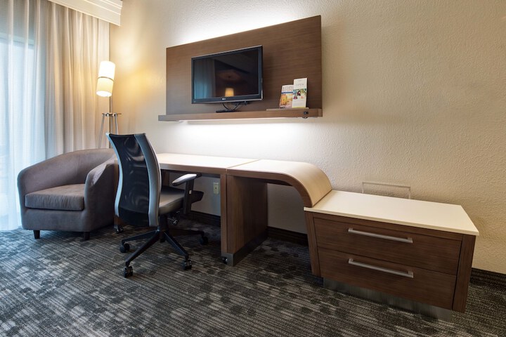 Room 19 of 34