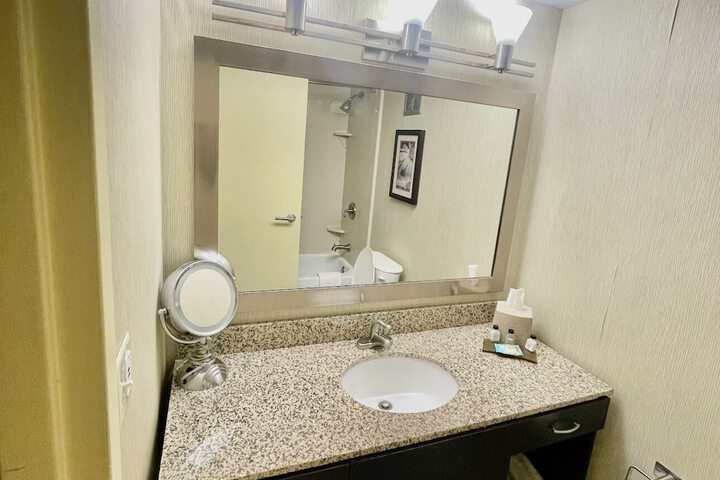 Room 12 of 25