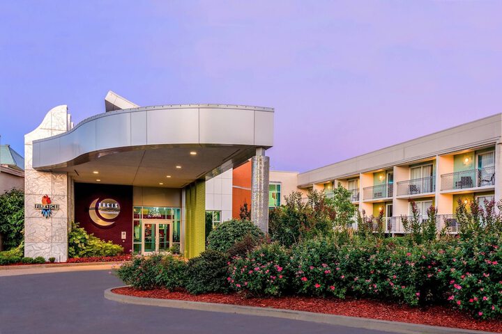 Oasis Hotel & Convention Center an Ascend Collection Hotel