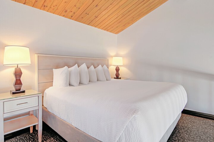 Hallmark Resort - Newport