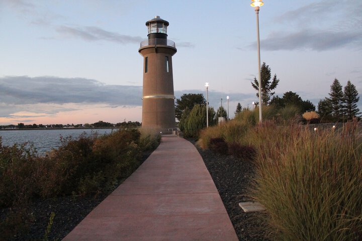 Clover Island Inn