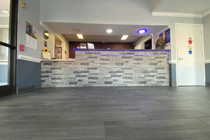 Days Inn & Suites by Wyndham Winnie