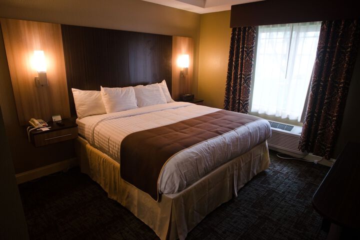 Room 10 of 32