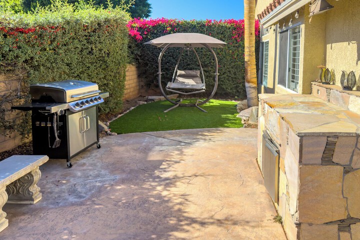 Indian Wells Oasis w / Pool: Walk to Tennis Garden!