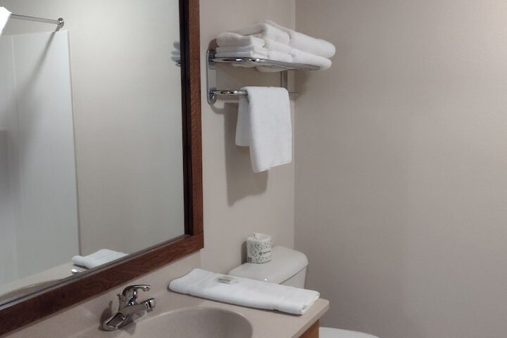 Super 8 by Wyndham Monroe WI