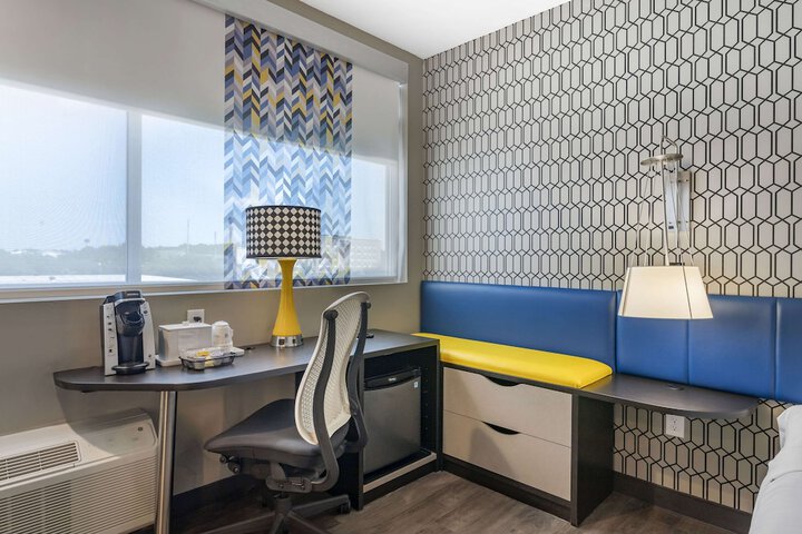 Room 11 of 27