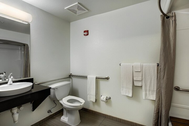 Studio 6 East Brunswick NJ - NYC Area