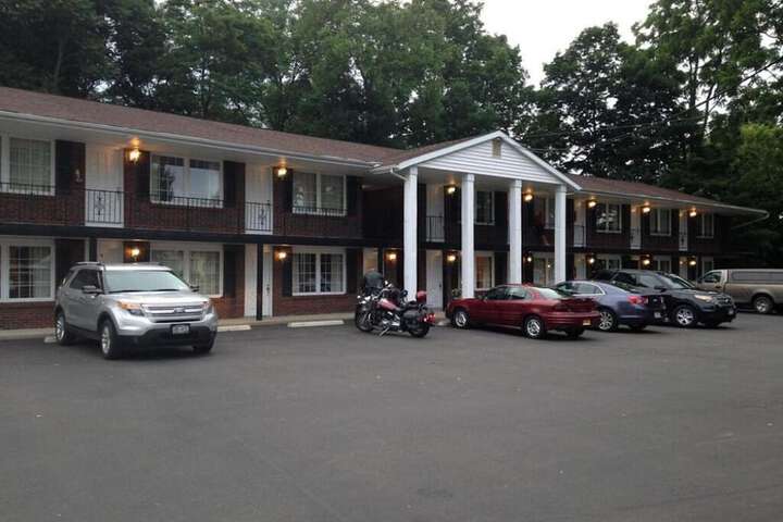 Coachman Motor Lodge