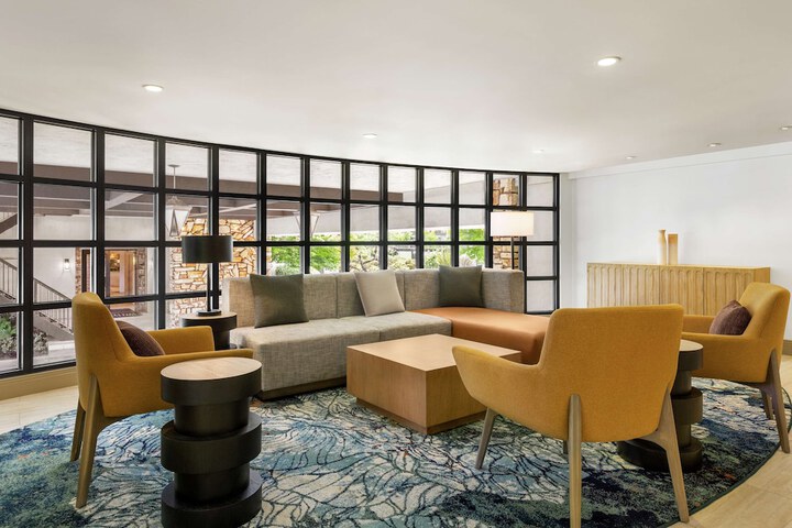 Hotel Interior 16 of 100