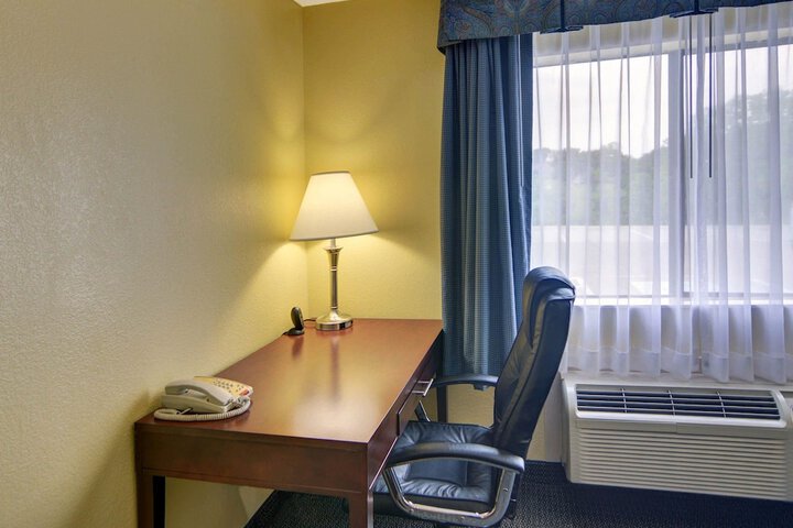 Room 16 of 28