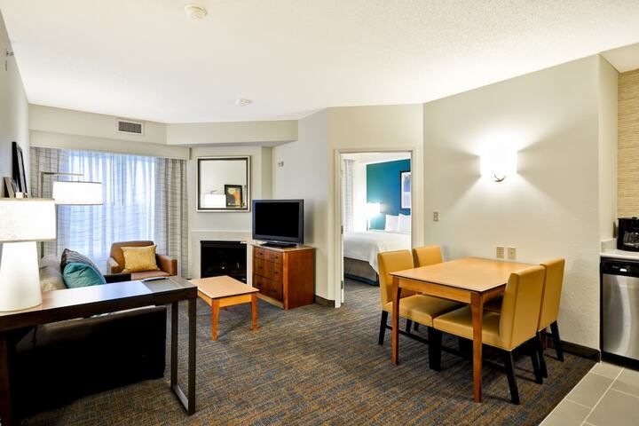 Room 15 of 33