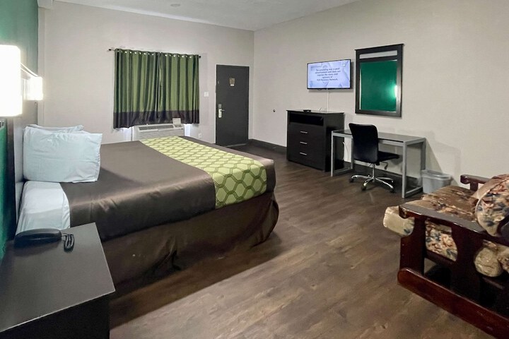 Room 30 of 34