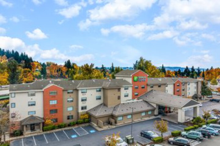 Hotel 2 of 245