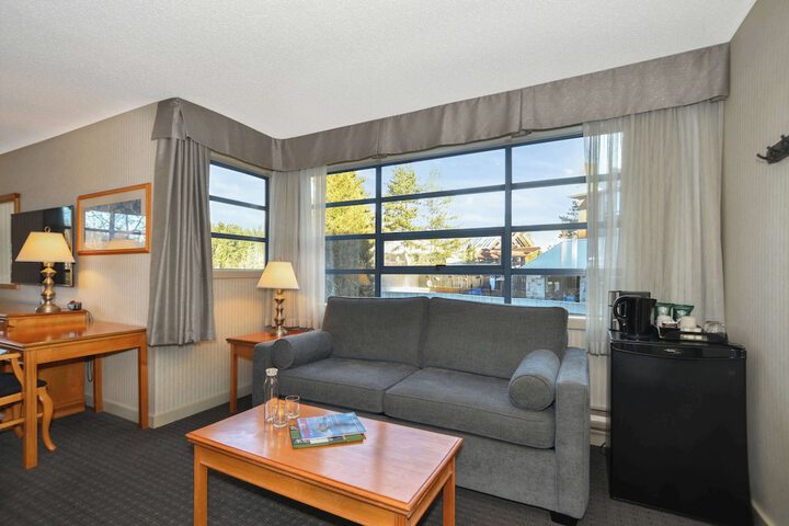 Room 10 of 42