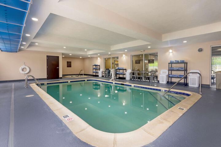 Comfort Inn & Suites Hillsville I-77