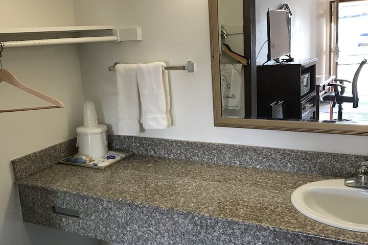 Room 10 of 20
