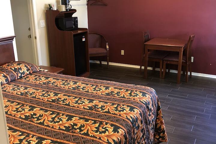 Room 6 of 7