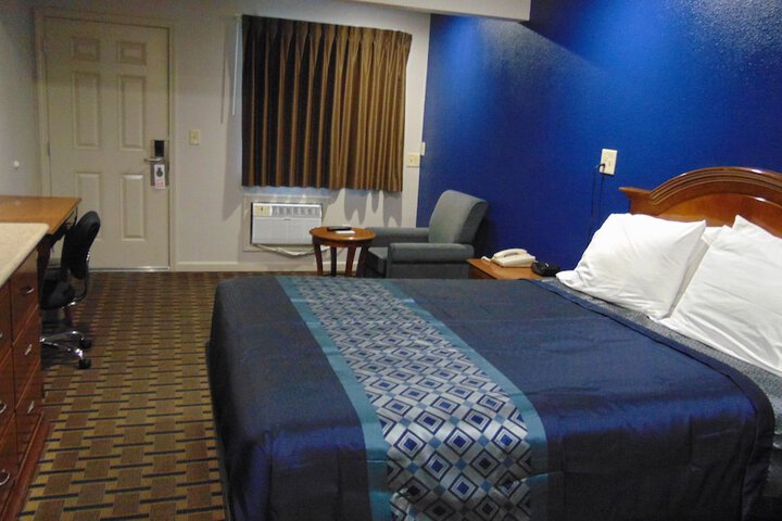 Corcoran Country Inn