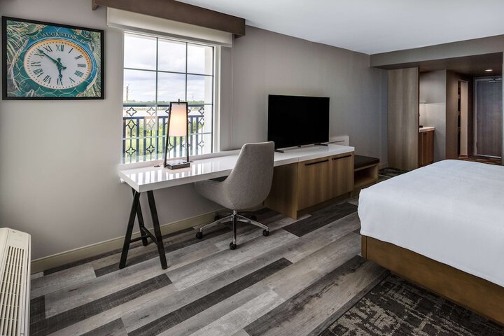 Room 13 of 31