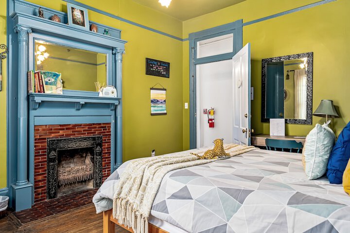 Room 27 of 64