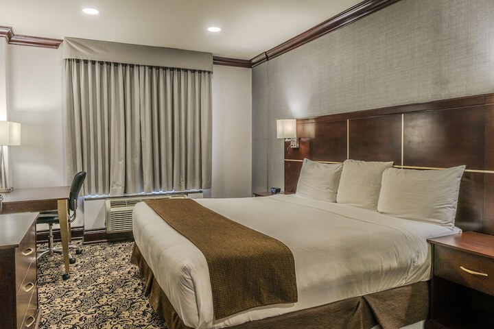 Room 12 of 23