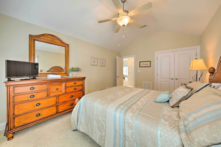 Manteo Waterfront Resort Home w / 30-ft Dock!