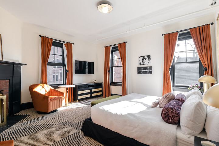 Room 25 of 76