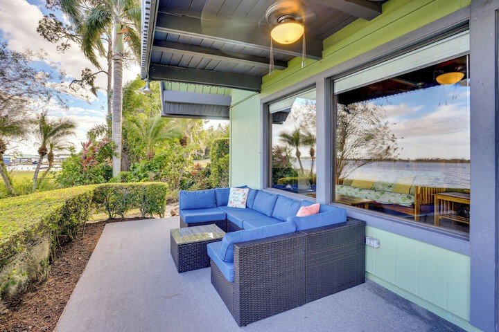 Lakefront Home w / Game Room Kayaks, & Fire Pit