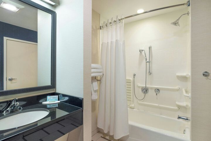 Fairfield Inn & Suites Springfield Northampton / Amherst