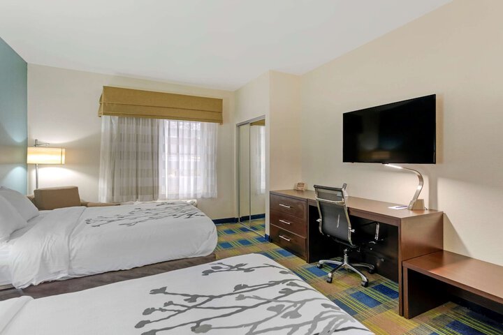 Room 13 of 40