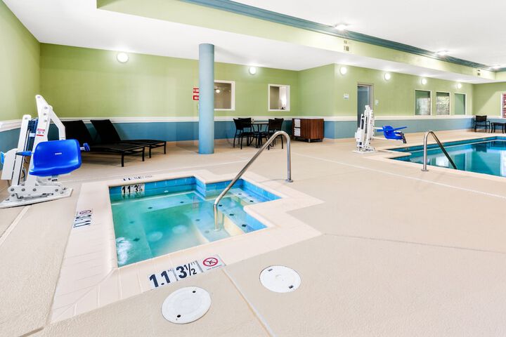Holiday Inn Express & Suites Klamath Falls Central by IHG