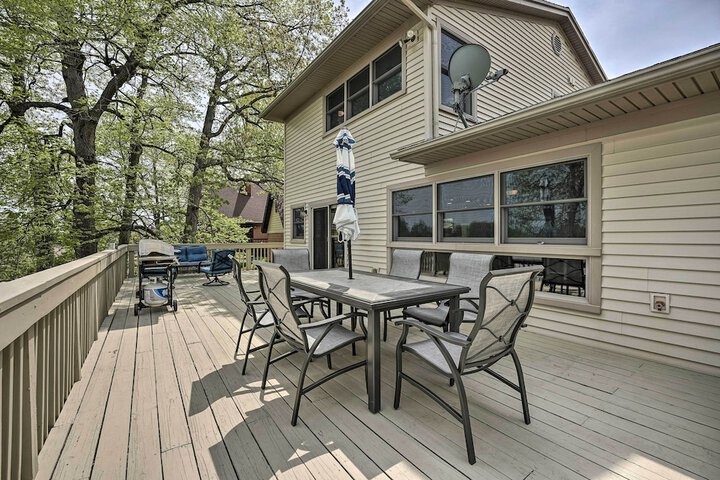 Pet-friendly Grass Lake Retreat w / Game Room!
