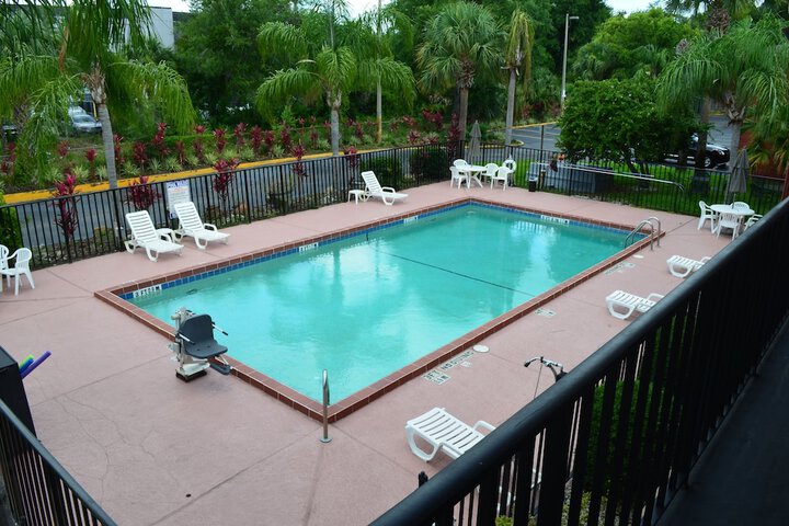 Pool 4 of 27