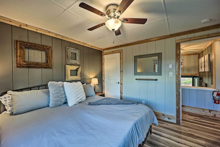 1 Mi to Skiing: Beech Mountain Condo w / Fireplace!