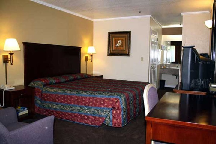 Room 28 of 34