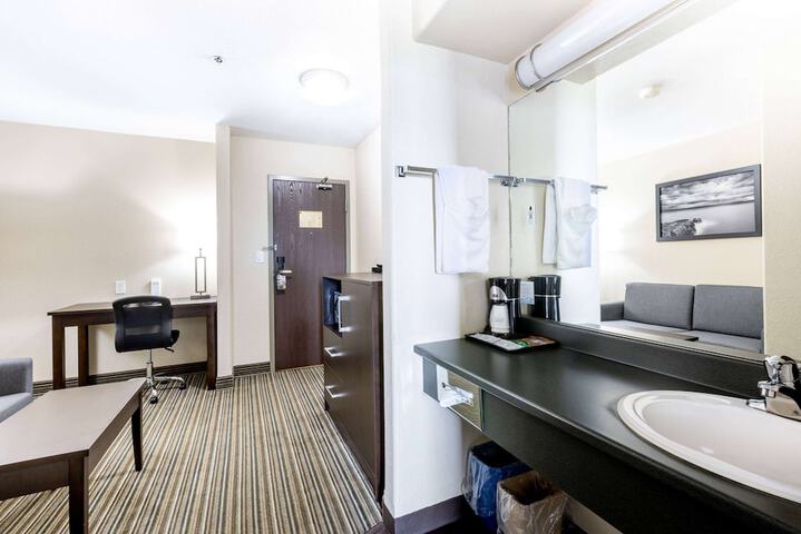 Room 10 of 37