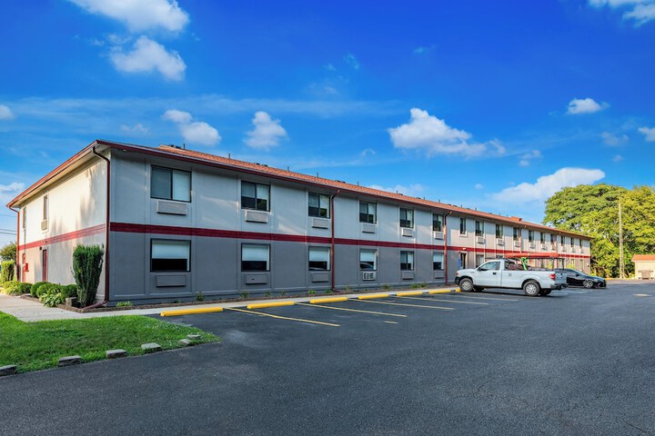 Red Roof Inn & Suites Vineland - Buena