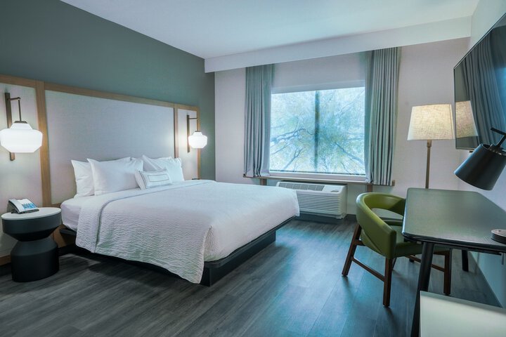 Room 28 of 46
