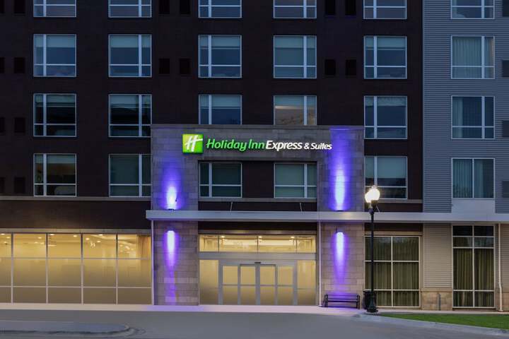Holiday Inn Express & Suites Lincoln Downtown by IHG