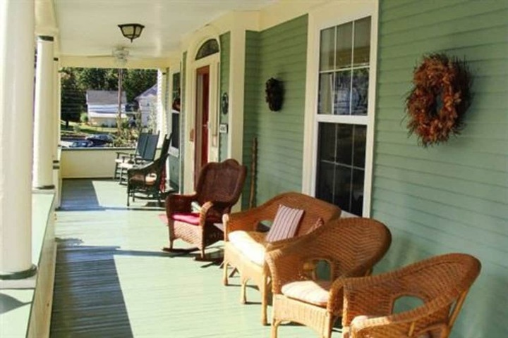 THE YOUNG HOUSE BED AND BREAKFAST