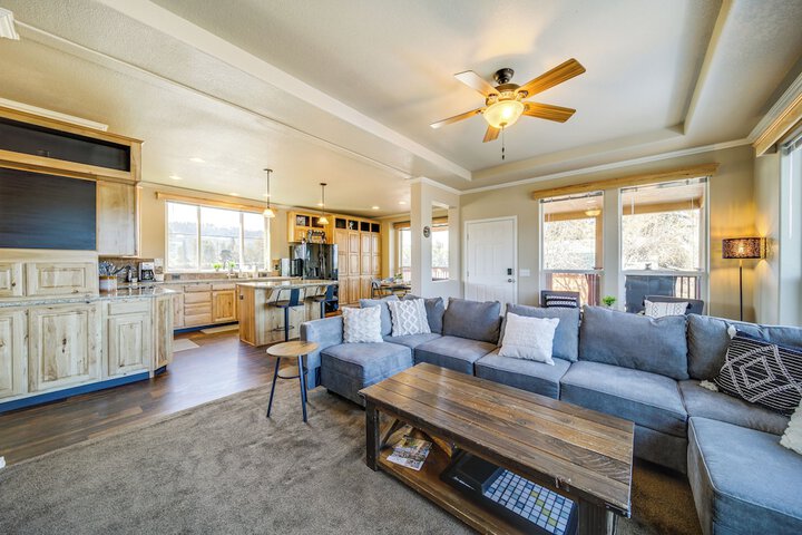 Newport Riverfront Home w / Deck + Fire Pit!