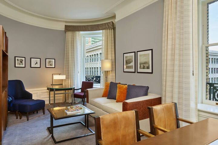 Room 40 of 136