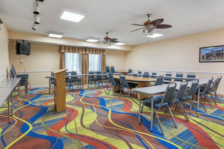 Quality Inn & Suites Near Amish Country