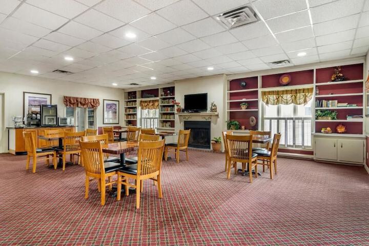 Perry Inn & Suites National Fairground I 75