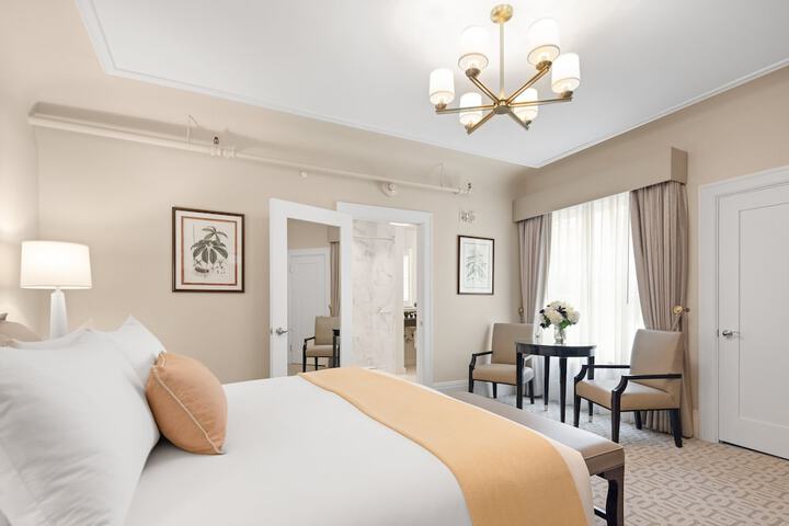 Room 34 of 62