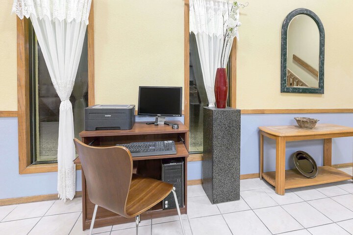 Business Center 15 of 15