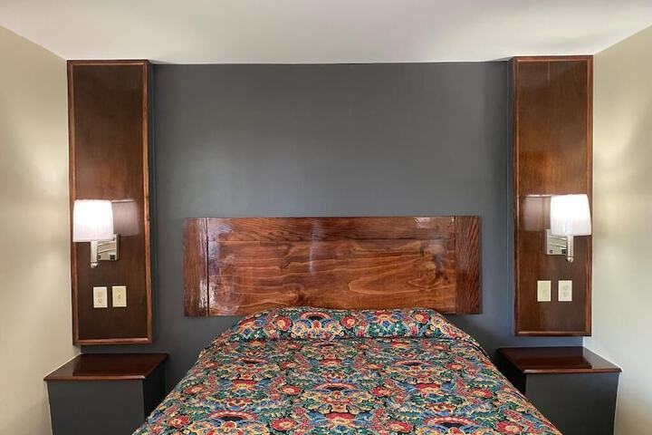 Room 13 of 33