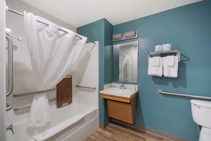 Room 11 of 22
