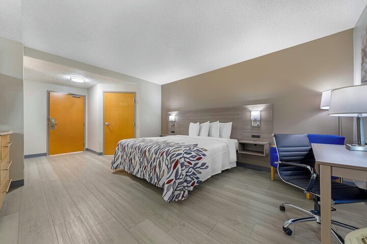 Red Roof Inn & Suites Philadelphia - Bellmawr