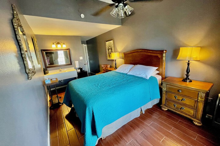 Room 27 of 100